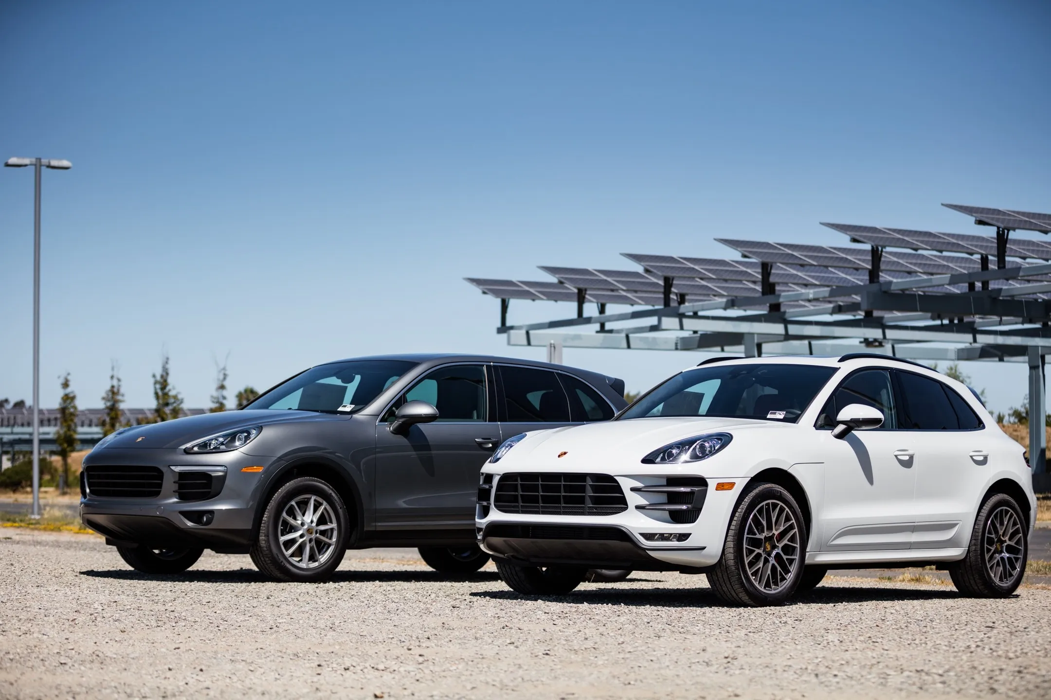 Porsche Cayenne vs. Macan: Qual o SUV Ideal para o Seu Estilo de Vida?